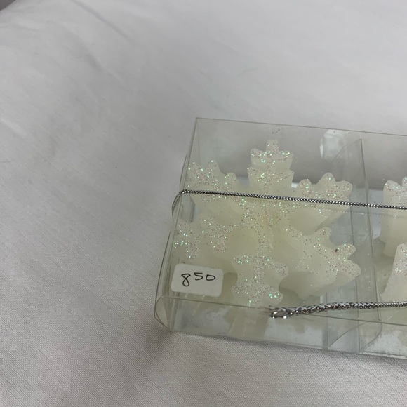 3 snowflake candles - Picture 2 of 4